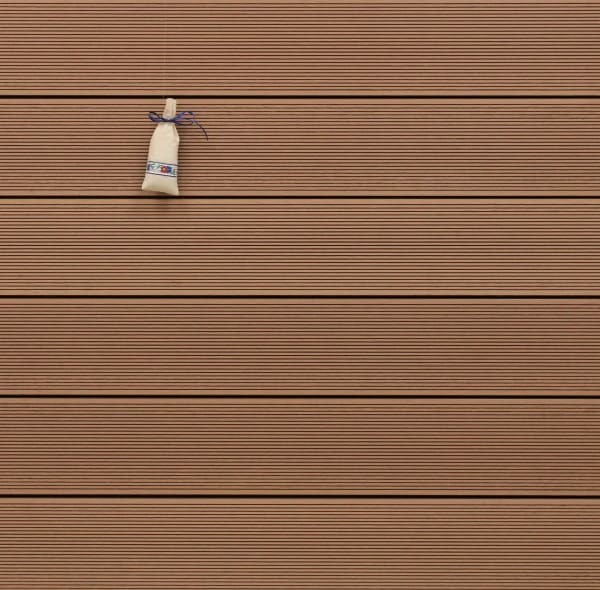 WPC Terrassendielen massiv, Oberfläche fein gerillt, Farbton hellbraun, Vollprofil, 22 x 143 bis 4800 mm für 7,95 €/lfm
